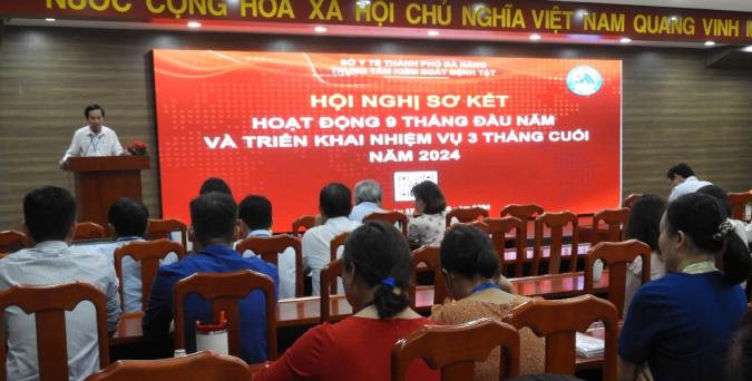 BS.CKI Nguyễn Hóa - Phó Giám đốc, Chủ tịch công đoàn Trung tâm Kiểm soát bệnh tật TP. Đà Nẵng phát biểu tại hội nghị