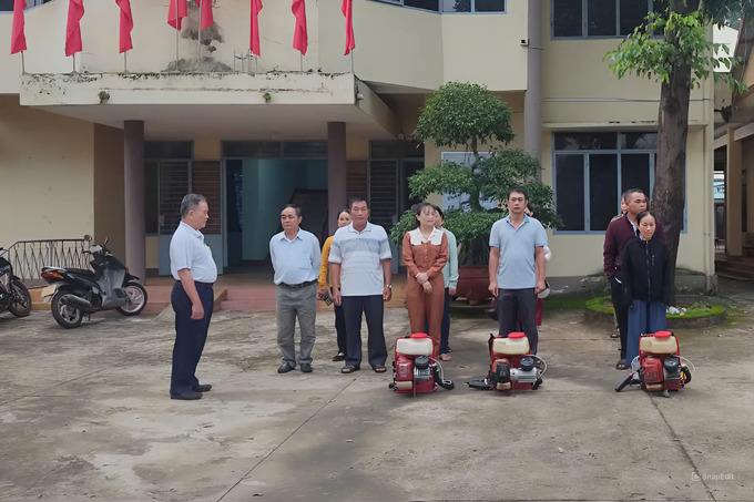 Trung tâm Y tế huyện Cư M’gar triển khai chiến dịch vệ sinh môi trường, diệt lăng quăng, bọ gậy tại các khu vực có nguy cơ cao