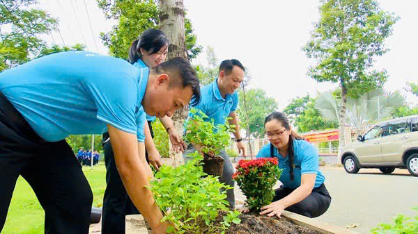 Ngày thứ 7 văn minh trở thành thói quen của cán bộ và người dân 