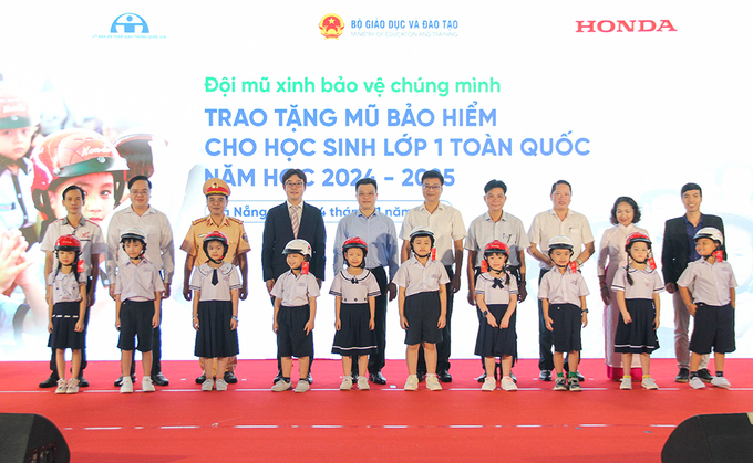 Ủy ban ATGT Quốc gia, Bộ Giáo dục và Đào tạo, Công ty Honda Việt Nam phối hợp tổ chức phát động Trao tặng mũ bảo hiểm cho học sinh lớp 1 khu vực miền Trung năm học 2024 – 2025