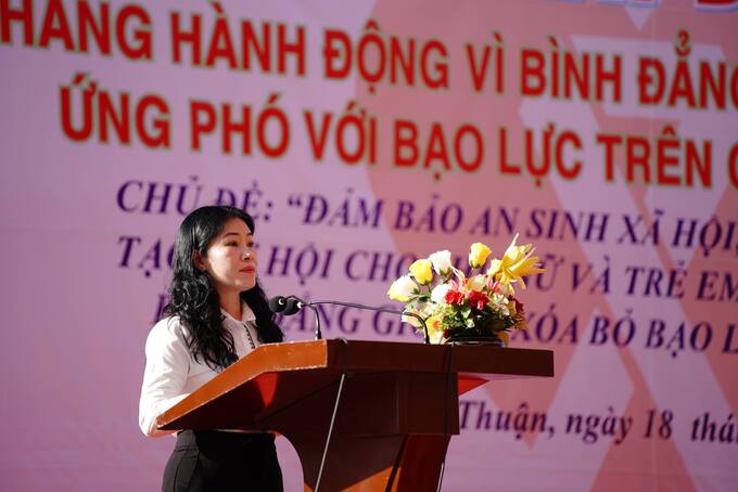 Giám đốc Sở Lao động - Thương binh và Xã hội Lê Thị Bích Liên phát biểu hưởng ứng lễ phát động