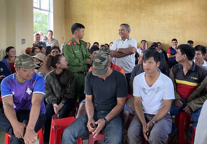 Công an huyện Chư Păh tuyên truyền pháp luật cho người dân trên địa bàn Ảnh: R.H