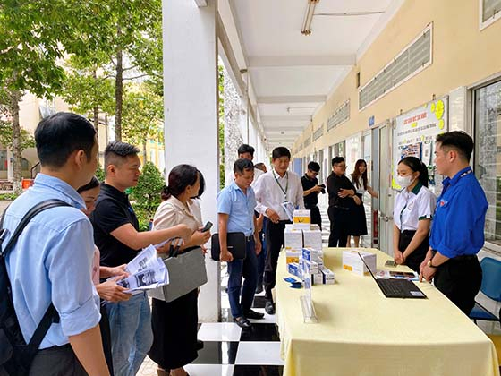 Điểm cấp phát bao cao su, gel bôi trơn miễn phí tại Trường Cao đẳng Kinh tế - Kỹ thuật Cần Thơ