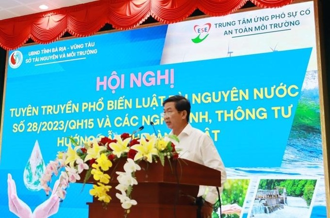 Ông Phạm Quốc Đăng, Phó Giám đốc Sở Tài nguyên và Môi trường phát biểu tại Hội nghị  