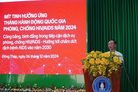 Ông Võ Thành Công - Phó Trưởng phòng Chính trị và Công tác học sinh sinh viên Trường Cao đẳng Cộng đồng Đồng Tháp phát biểu tại buổi lễ