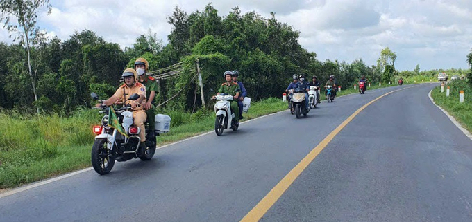 Lực lượng chức năng tuần tra, kiểm soát trên quốc lộ N2