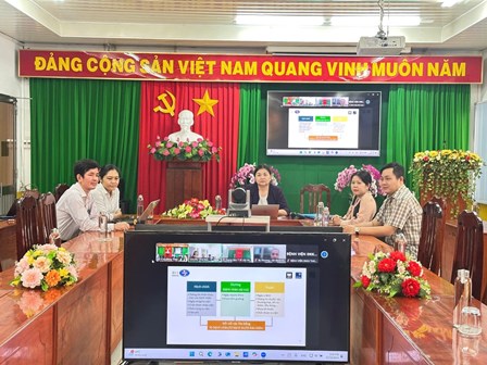 DS.CKI Lâm Thị Ngọc Kim và các đại biểu tham dự tại điểm cầu Sở Y tế Đồng Tháp