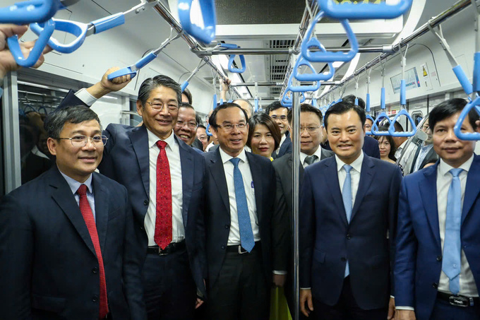 Các đại biểu Nhật Bản và Việt Nam trải nghiệm chuyến tàu metro chính thức