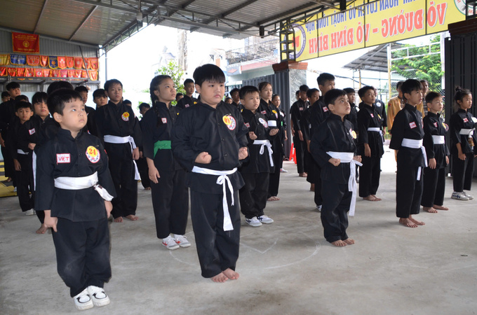 Trong kiểm tra, các môn sinh sẽ thể hiện các bài quyền cơ bản và nâng cao