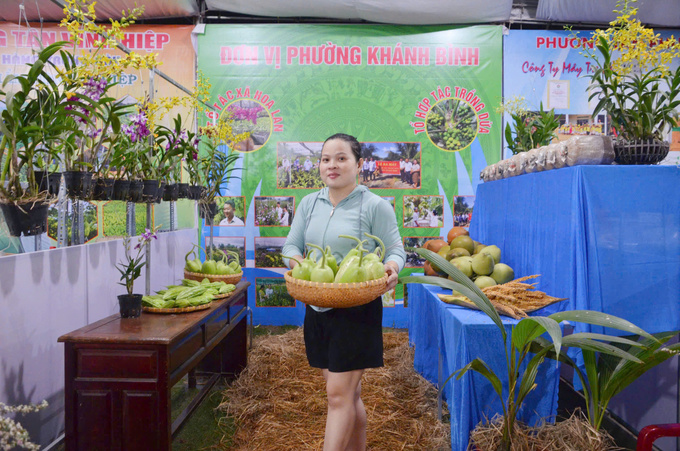 Chị Ngọc Điệp hào hứng chia sẻ thêm, tham gia cùng lễ hội trong khung khí náo nhiệt, vui tươi, đầm ấm thể hiện tình đoàn kết của người dân địa phương