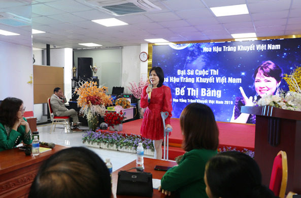 Hoa khôi Bế Thị Băng - Quán quân chương trình “Vẻ đẹp Vầng Trăng Khuyết 2019” cũng là Đại sứ cuộc thi “Hoa Hậu Trăng Khuyết” 2025 chia sẻ tại workshop