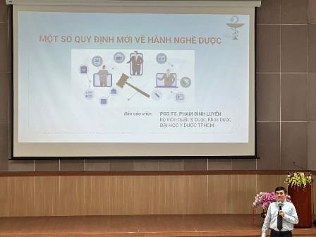 PGS.TS.DS Phạm Đình Luyến – Trưởng Bộ Môn Quản lý Dược – Trường Đại học Y dược TP. Hồ Chí Minh báo cáo tại hội Thảo