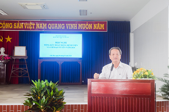 Ông Đoàn Anh Luân - Giám đốc Bệnh viện Y học cổ truyền TP. Cần Thơ phát biểu chỉ đạo tại hội nghị