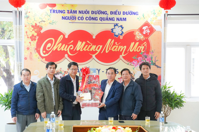 Đoàn công tác đến thăm, tặng quà Trung tâm Nuôi dưỡng, điều dưỡng người có công Quảng Nam