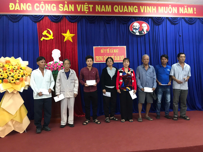 Thăm và tặng quà bệnh nhân phong ở huyện Đầm Dơi