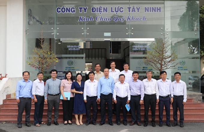 Đoàn lãnh đạo tỉnh đến thăm, chúc Tết tại Công ty Điện lực Tây Ninh