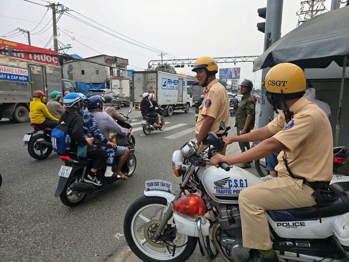 51 đơn vị CSGT trên địa bàn TP. Hồ Chí Minh đồng loạt ra quân