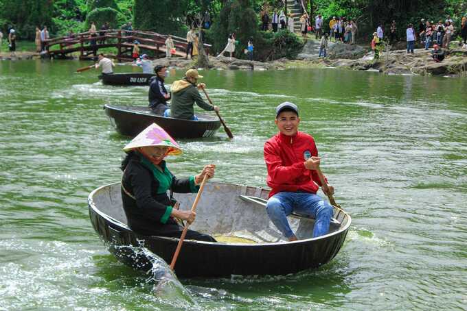 Khu du lịch sinh thái cộng đồng Buôn Ko Tam thu hút đông đảo du khách tham quan, trải nghiệm vui chơi  