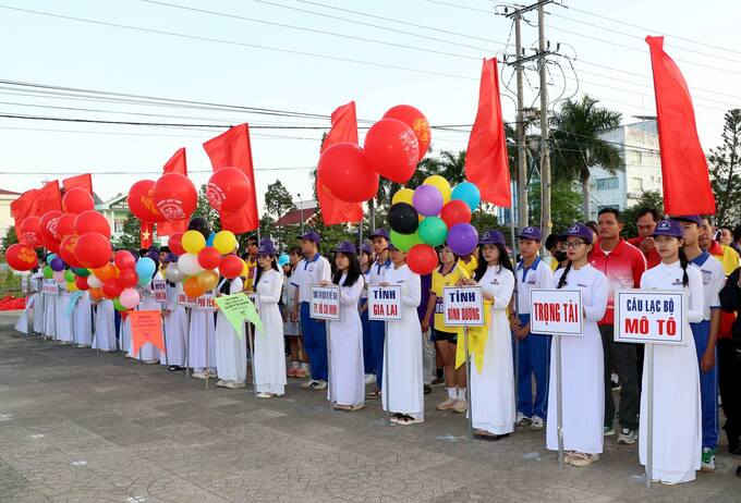 Các đoàn và vận động viên tham gia giải