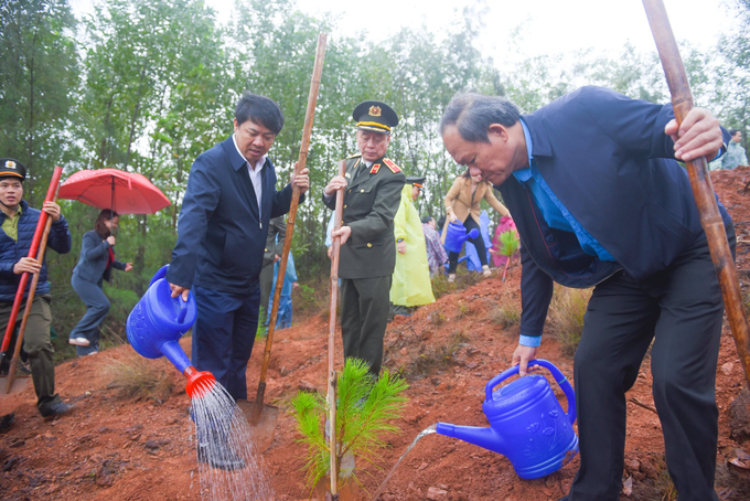 Lãnh đạo tỉnh Quảng Nam tham gia trồng cây xanh