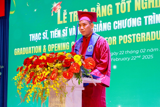 Tân Thạc sĩ Lê Anh Tuấn – lớp Cao học Luật Hình sự và Tố tụng Hình sự phát biểu tại buổi lễ (Ảnh: Ulaw)