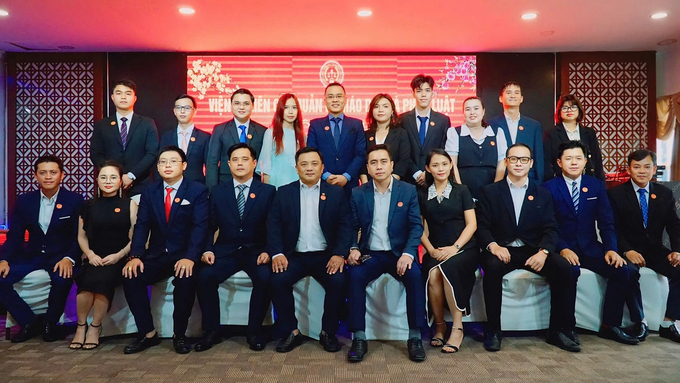 Đội ngũ đội ngũ lãnh đạo, ban cố vấn của Viện Nghiên cứu Quản lý Giáo dục và Pháp luật