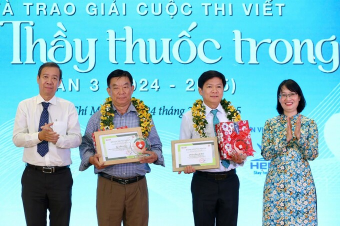 Phó Chủ tịch UBND TP. Hồ Chí Minh Trần Thị Diệu Thúy và các cá nhân nhân được nhận danh hiệu Bác sĩ tiêu biểu (Ảnh : Ban tổ chức)