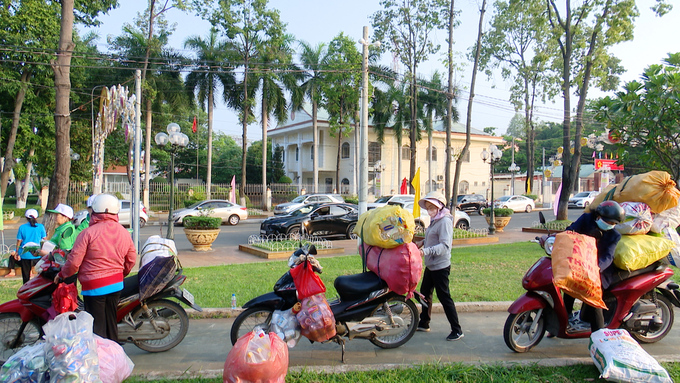 Hoạt động đổi rác thải lấy nhu yếu phẩm, cây xanh nhận được sự hưởng ứng tích cực từ người dân