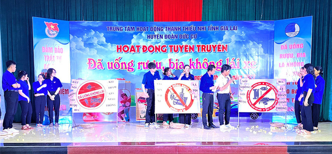 Trung tâm Hoạt động Thanh Thiếu Nhi tỉnh phối hợp với Huyện Đoàn Đức Cơ tổ chức tuyên truyền về “Đã uống rượu bia không lái xe