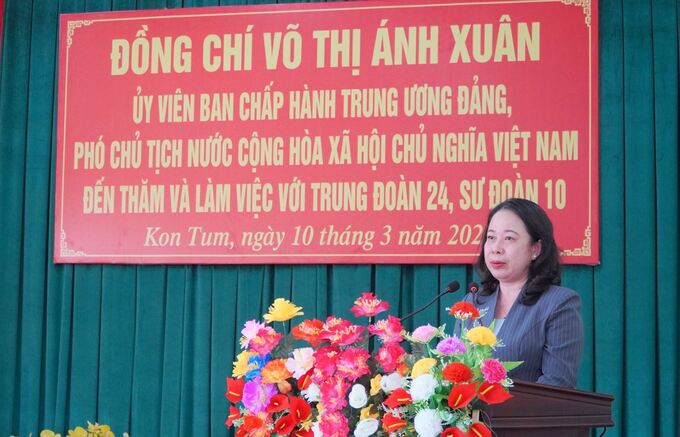 Phó Chủ tịch nước phát biểu tại buổi đến thăm Trung đoàn 24