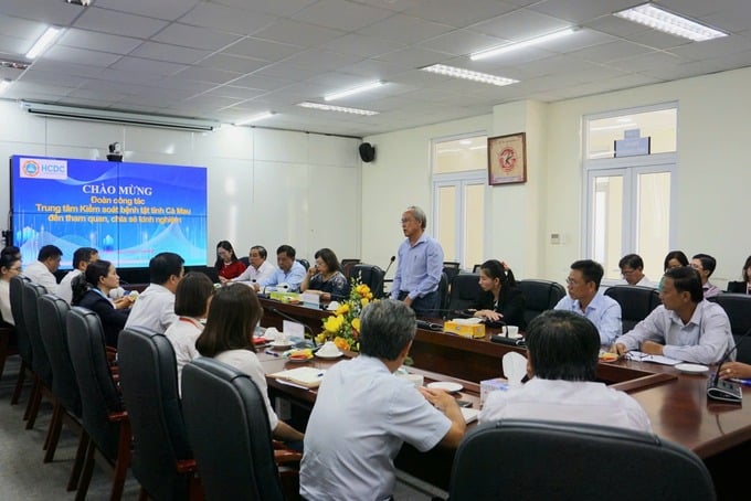 Cà Mau tổ chức đoàn học tập kinh nghiệm tại Trung tâm Kiểm soát bệnh tật TP. HCM