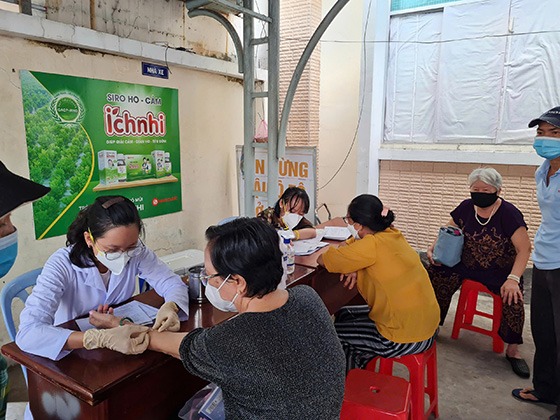 Người dân được xét nghiệm Mantoux (TST) nhằm phát hiện chủ động bệnh lao tiềm ẩn (Ảnh: Thanh Tuyết)