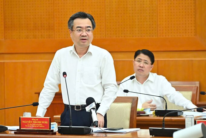 Phó bí thư Thường trực Thành ủy TP.Hồ Chí Minh Nguyễn Thanh Nghị phát biểu tại phiên họp (Ảnh Việt Dũng)