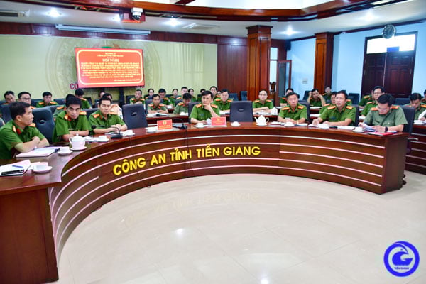 Đại biểu tham dự hội nghị tại điểm cầu Công an tỉnh