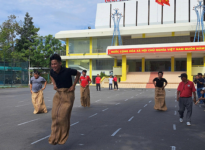 Đoàn viên, người lao động tham gia hội thao