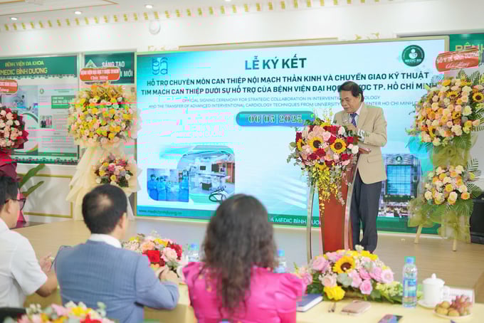 PGS.TS.BS Vũ Đình Hùng - Giám đốc chuyên môn Bệnh viện Đa khoa Medic Bình Dương phát biểu tại buổi lễ