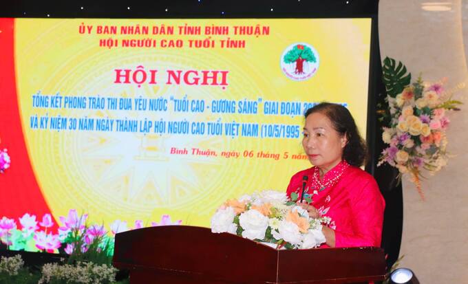 Bà Nguyễn Thị Phúc – Chủ tịch Hội NCT tỉnh Bình Thuật phát biểu tại hội nghị