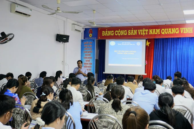 Báo cáo viên cập nhật một số quy định mới trong hoạt động tiêm chủng