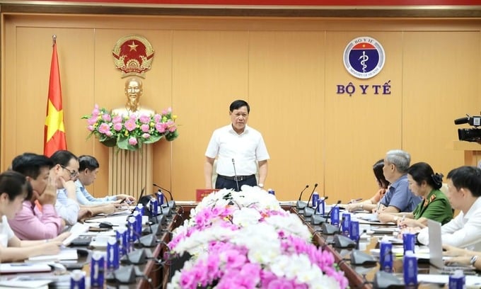Thứ trưởng Thường trực Bộ Y tế Đỗ Xuân Tuyên chủ trì hội nghị tại điểm cầu Bộ Y tế (Ảnh: Bộ Y tế)