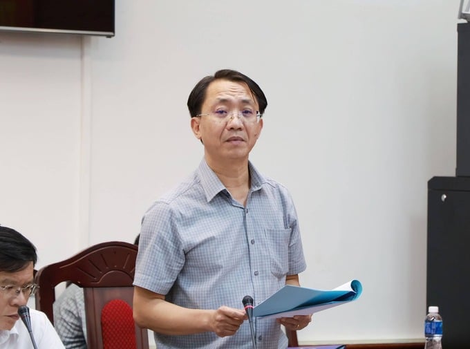 Ông Nguyễn Văn Toàn – Phó Giám đốc Công ty Điện lực Bình Thuận báo cáo tại buổi làm việc