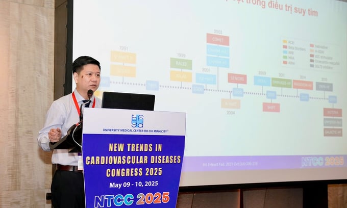 TS.BS Lương Cao Sơn trình bày nội dung báo cáo tại hội nghị Xu hướng mới trong điều trị bệnh tim mạch năm 2025 (Ảnh: BVCC)