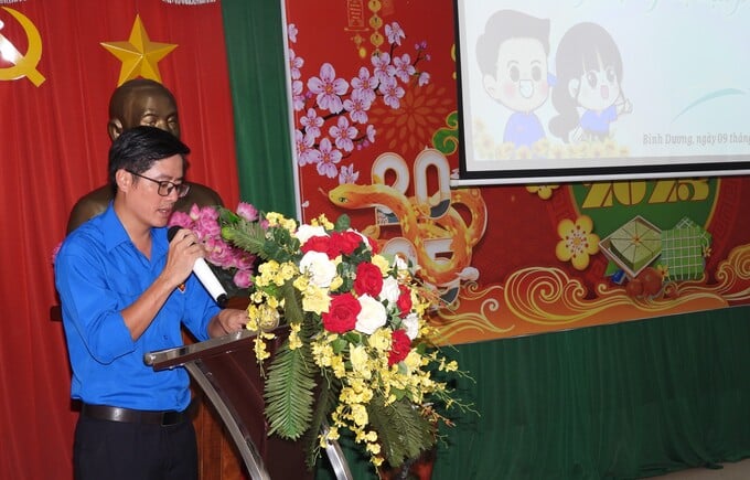 Ông Nguyễn Tiến Đức – Bí thư Đoàn cơ sở Bệnh viện Đa khoa tỉnh Bình Dương phát biểu tại buổi lễ