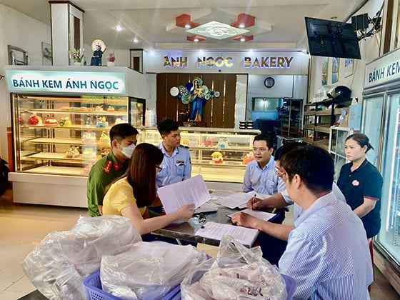 Đoàn kiểm tra làm việc tại các cơ sở trên địa bàn