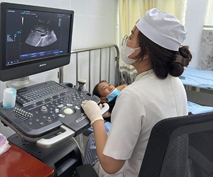 Siêu âm sản phụ khoa cho người dân tại Trạm Y tế phường Trung Nhứt