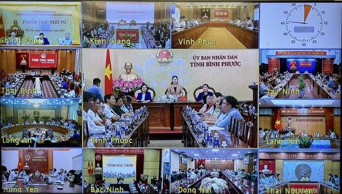 Phiên họp được tổ chức trực tiếp tại Trụ sở Chính phủ, trực tuyến với đầu cầu 63 tỉnh, thành phố trực thuộc Trung ương (Ảnh: VGP/Nhật Bắc)