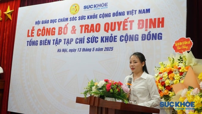 Nhà báo Trần Dần, Ủy viên Ban biên tập, Tổng thư ký tòa soạn phát biểu tại buổi lễ