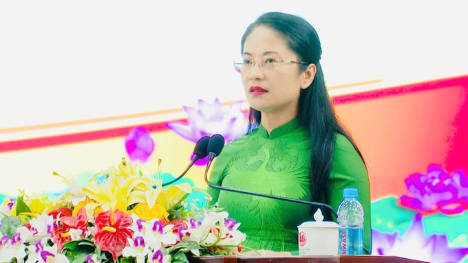 Bà Nguyễn Thị Tuyết Nhung, Phó Bí thư thường trực Thành ủy Tân Uyên phát biểu tại hội nghị