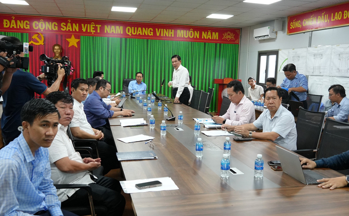 Đoàn làm việc với Ban Giao thông và các đơn vị liên quan sau khi đi thực địa