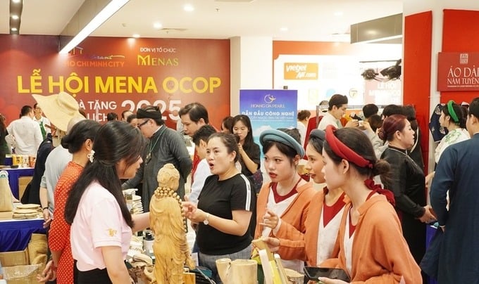 Lễ hội có gần 60 đơn vị tham gia, mang đến nhiều sản phẩm độc đáo cho du khách
