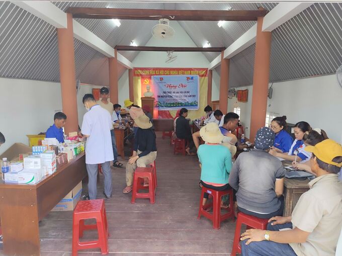 Khám, cấp phát thuốc miễn phí cho gần 200 người dân tộc thiểu số tại huyện Krông Bông